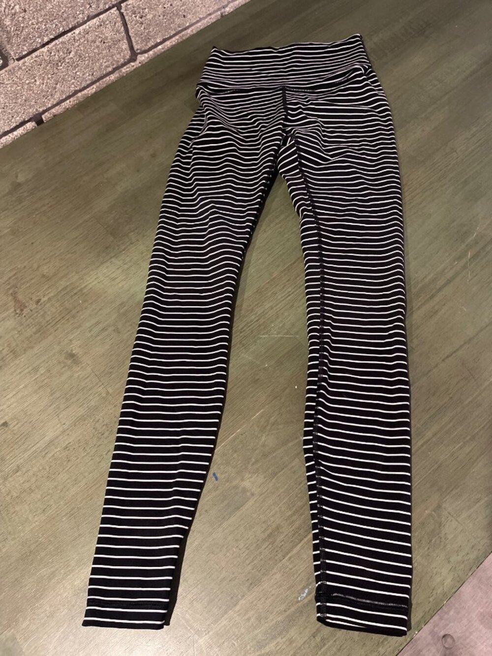 High-Waisted Black & White Striped Leggings Size 4 - Stretchy & Comfortable Acti